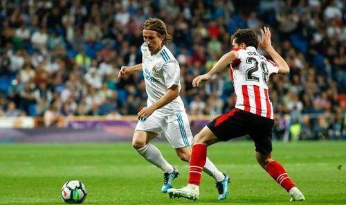  莱切客场爆冷击败米兰，主教练临场换人改变战局