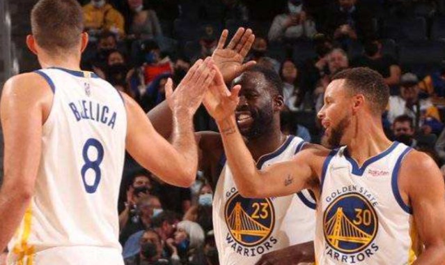  库里里程碑三分雨倾盆，勇士全员爆发血洗马刺