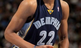  马赛核心球员重伤赛季报销，球队前景蒙上阴影  