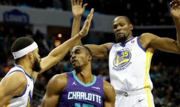  库里三分如雨勇士轻取独行侠夺四连胜