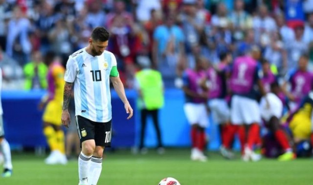  姆巴佩梅开二度助球队取胜，法甲射手榜强势登顶  