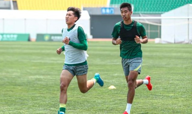  尼斯主帅赛后炮轰裁判，争议判罚引发舆论风波  