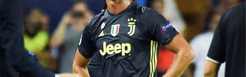  格拉利什争议红牌引热议，VAR判罚成焦点  