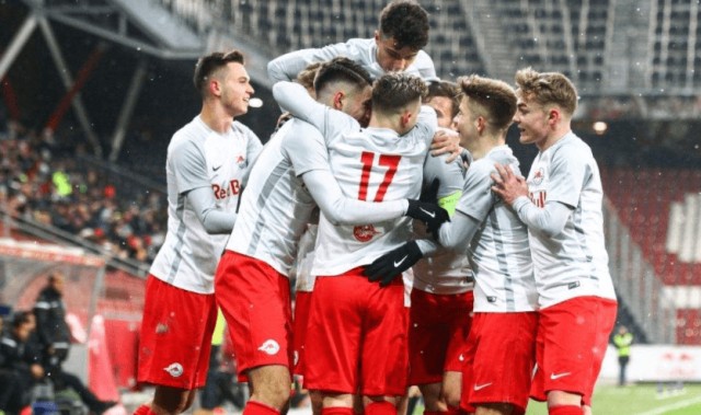  奥格斯堡防守漏洞百出，主场惨败于莱比锡红牛遭重创