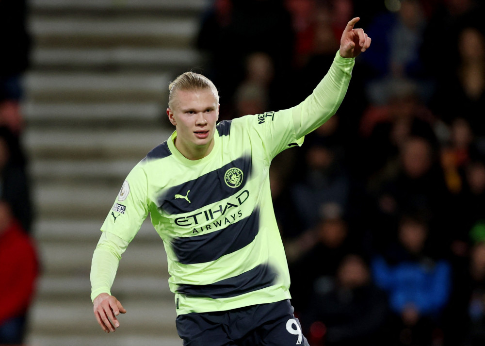  哈兰德戴帽创纪录，曼城血洗伯恩茅斯  