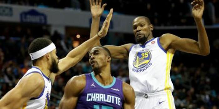  库里三分如雨勇士轻取独行侠夺四连胜