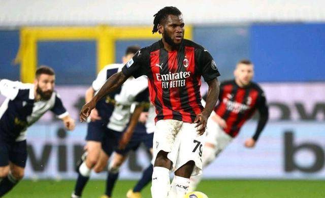  AC米兰德比战憾平，伊布缺阵难破铁桶阵  